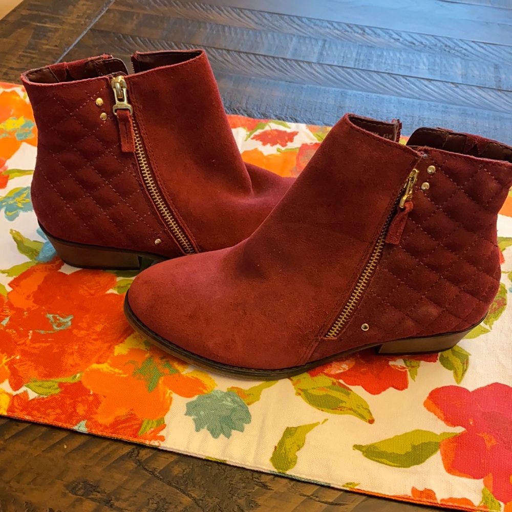 White Mountain ankle boot